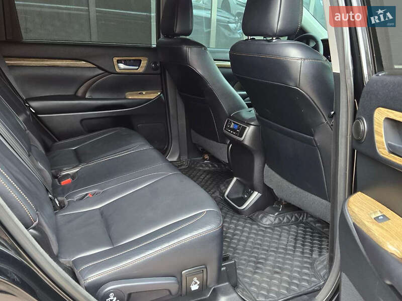 Внедорожник / Кроссовер Toyota Highlander 2017 в Киеве фото 18 Внедорожник / Кроссовер Toyota Highlander 2017 в Киеве