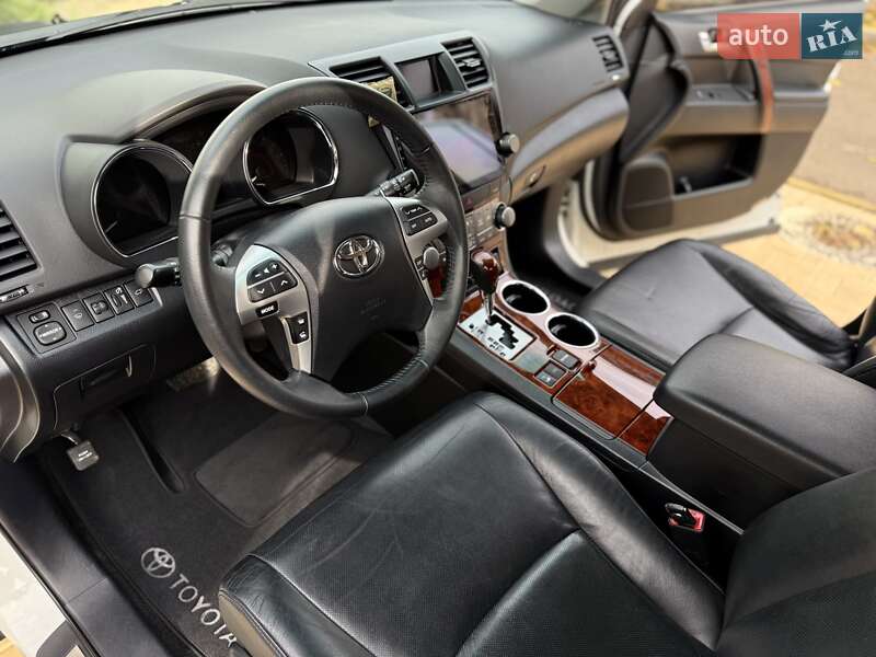Внедорожник / Кроссовер Toyota Highlander 2011 в Одессе