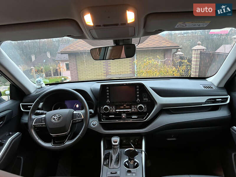 Позашляховик / Кросовер Toyota Highlander 2020 в Чернівцях