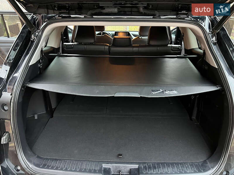 Позашляховик / Кросовер Toyota Highlander 2020 в Чернівцях