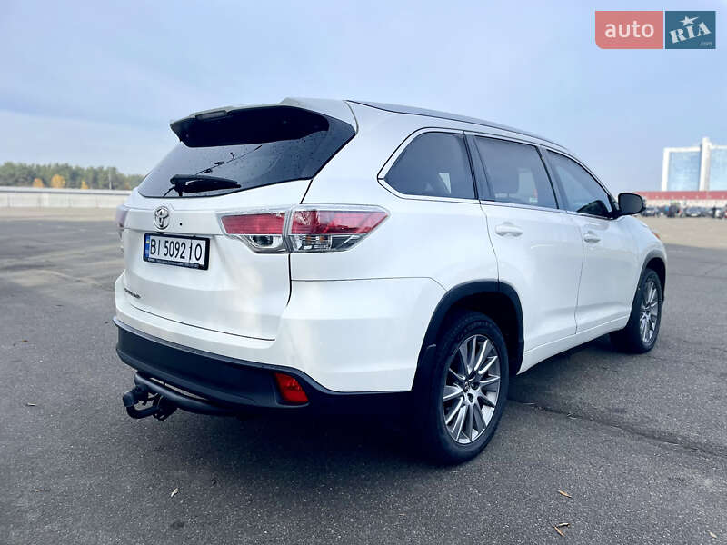 Внедорожник / Кроссовер Toyota Highlander 2016 в Киеве