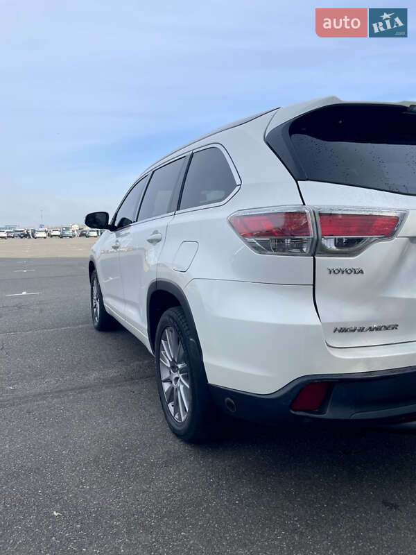 Внедорожник / Кроссовер Toyota Highlander 2016 в Киеве