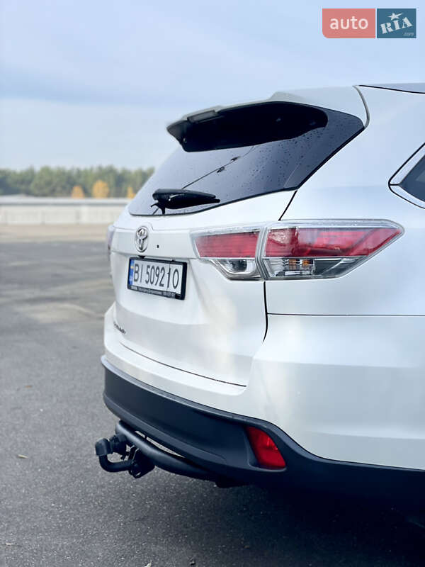 Внедорожник / Кроссовер Toyota Highlander 2016 в Киеве