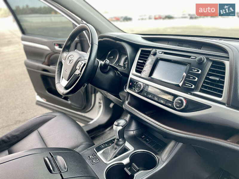 Внедорожник / Кроссовер Toyota Highlander 2016 в Киеве