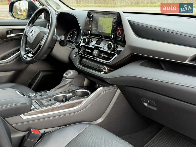 Внедорожник / Кроссовер Toyota Highlander 2022 в Киеве