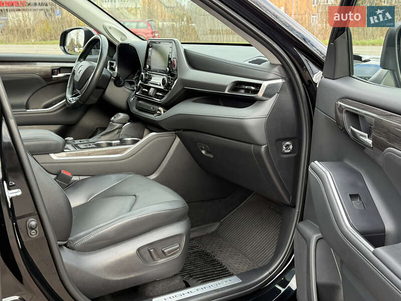 Внедорожник / Кроссовер Toyota Highlander 2022 в Киеве