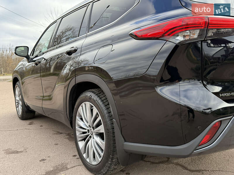 Внедорожник / Кроссовер Toyota Highlander 2022 в Киеве