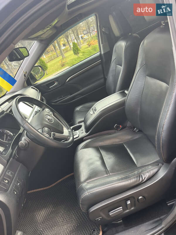 Внедорожник / Кроссовер Toyota Highlander 2016 в Киеве фото 18 Внедорожник / Кроссовер Toyota Highlander 2016 в Киеве