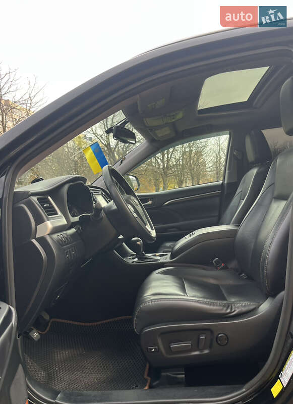 Внедорожник / Кроссовер Toyota Highlander 2016 в Киеве фото 45 Внедорожник / Кроссовер Toyota Highlander 2016 в Киеве