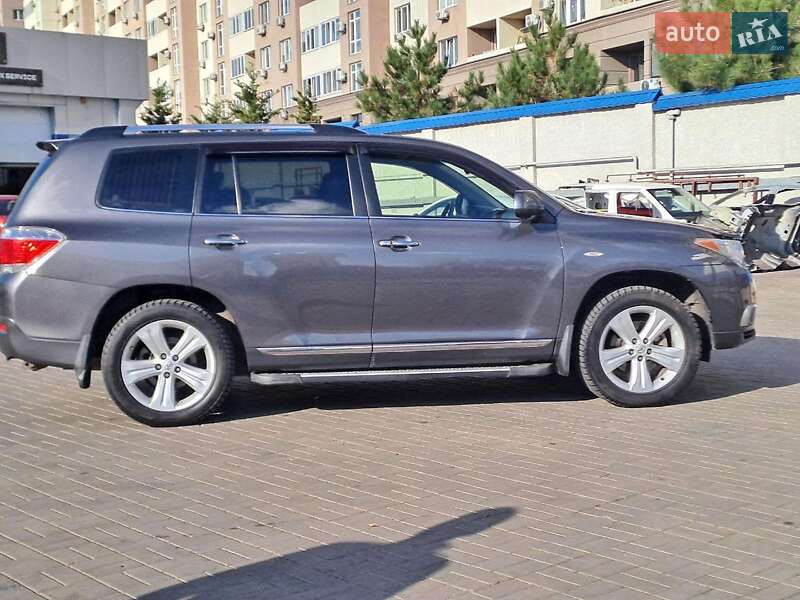 Внедорожник / Кроссовер Toyota Highlander 2013 в Одессе