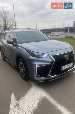 Внедорожник / Кроссовер Toyota Highlander 2022 в Киеве