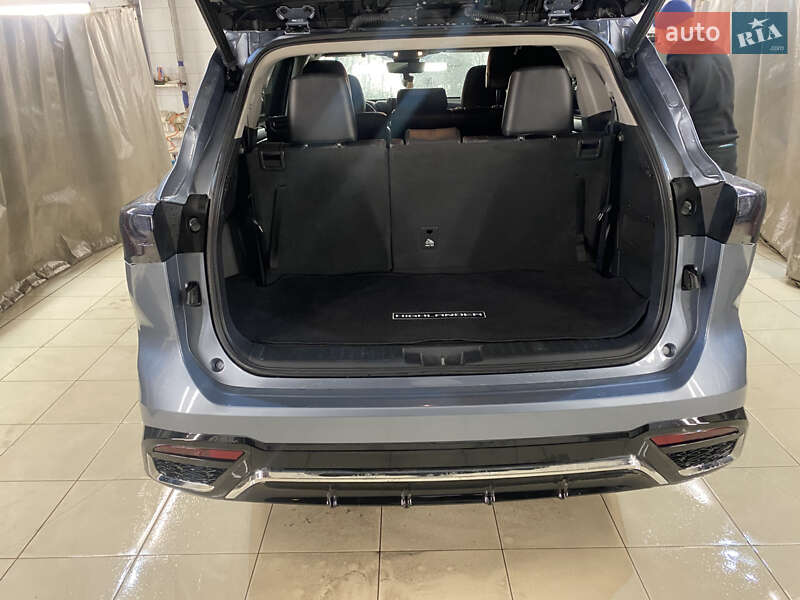 Внедорожник / Кроссовер Toyota Highlander 2022 в Киеве