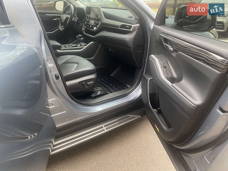 Внедорожник / Кроссовер Toyota Highlander 2022 в Киеве