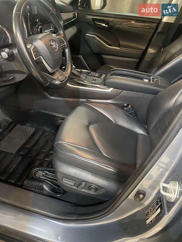 Внедорожник / Кроссовер Toyota Highlander 2022 в Киеве