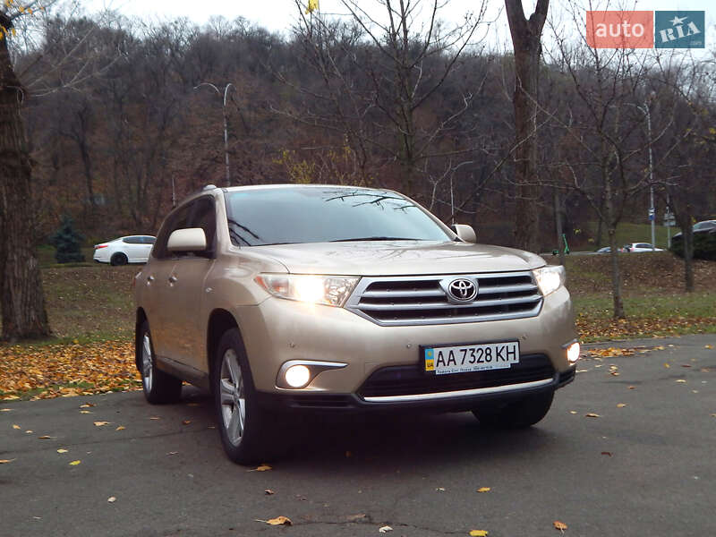 Внедорожник / Кроссовер Toyota Highlander 2010 в Киеве