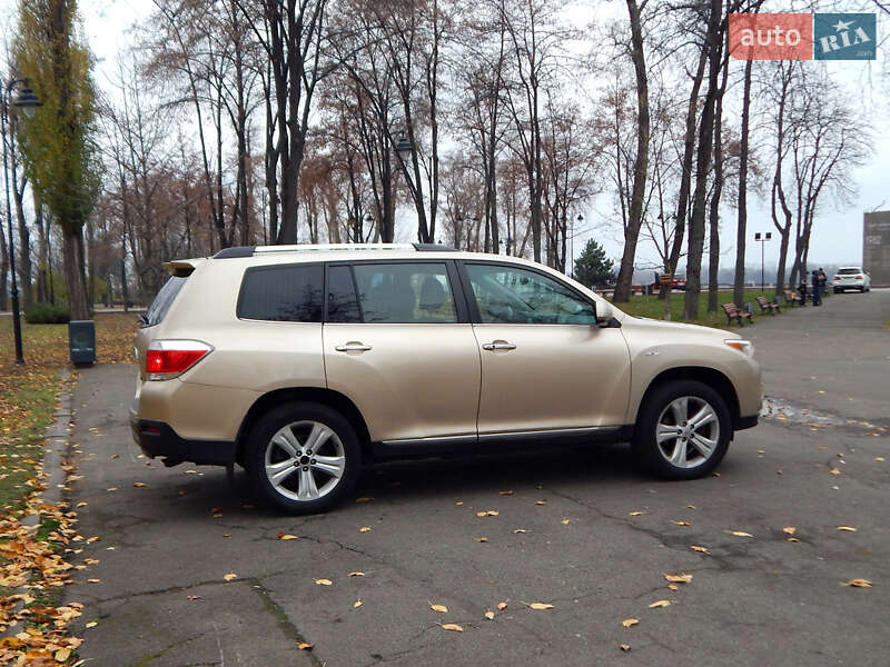 Внедорожник / Кроссовер Toyota Highlander 2010 в Киеве