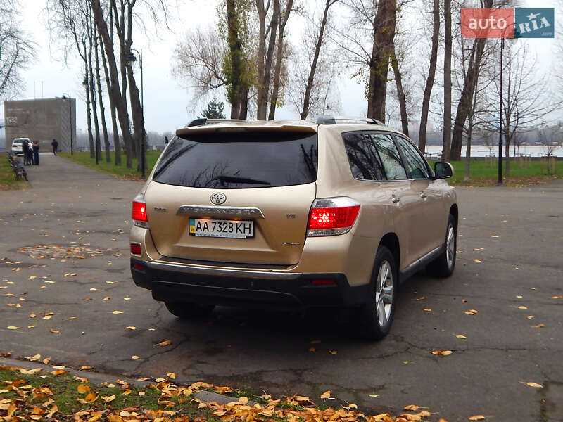 Внедорожник / Кроссовер Toyota Highlander 2010 в Киеве