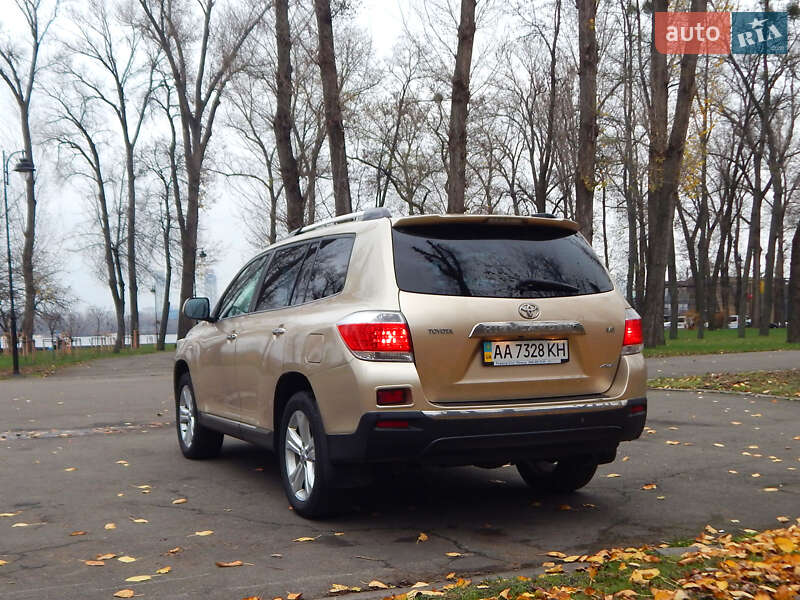 Внедорожник / Кроссовер Toyota Highlander 2010 в Киеве