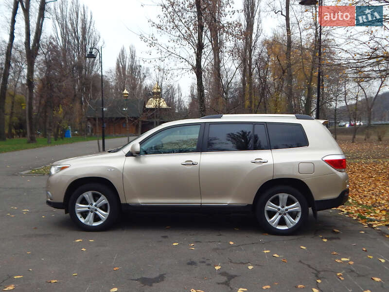 Внедорожник / Кроссовер Toyota Highlander 2010 в Киеве