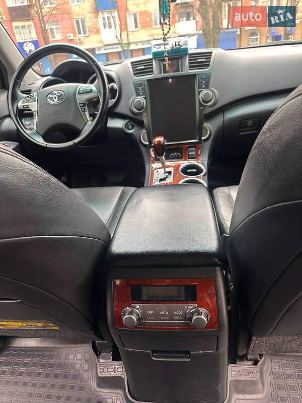 Позашляховик / Кросовер Toyota Highlander 2010 в Кривому Розі