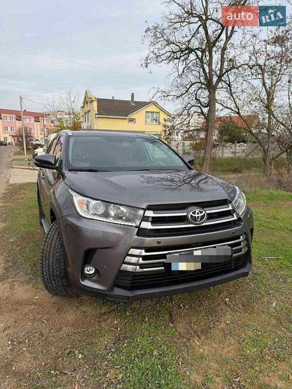 Внедорожник / Кроссовер Toyota Highlander 2019 в Белгороде-Днестровском