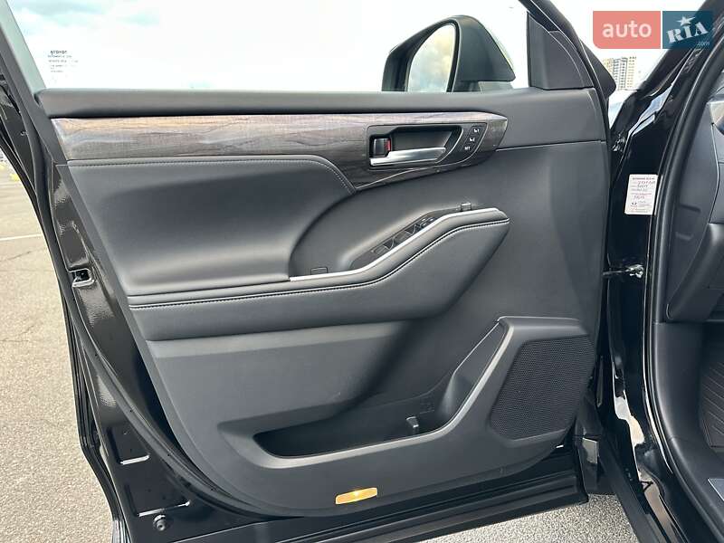 Внедорожник / Кроссовер Toyota Highlander 2021 в Киеве