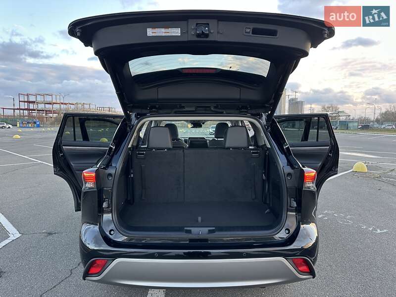 Внедорожник / Кроссовер Toyota Highlander 2021 в Киеве