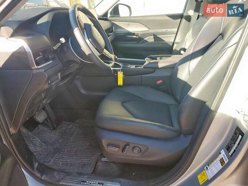 Внедорожник / Кроссовер Toyota Highlander 2024 в Виннице