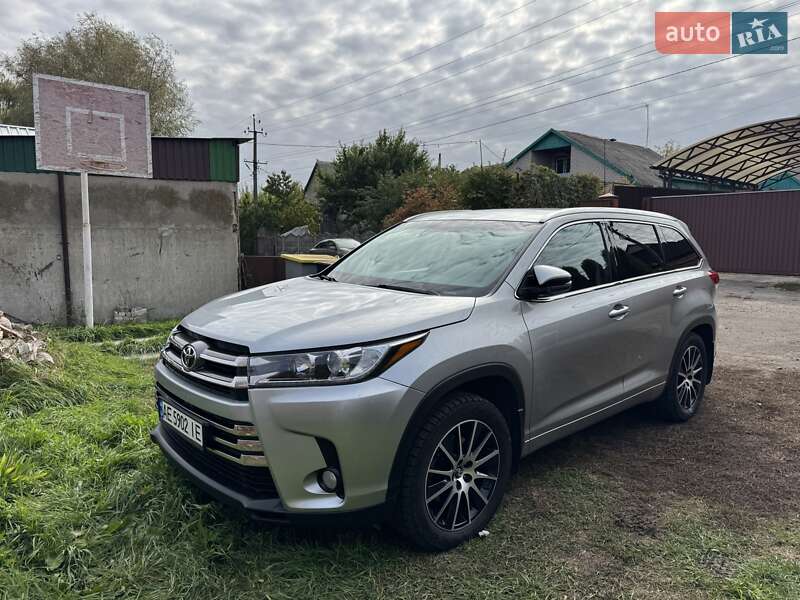 Позашляховик / Кросовер Toyota Highlander 2017 в Магдалинівці