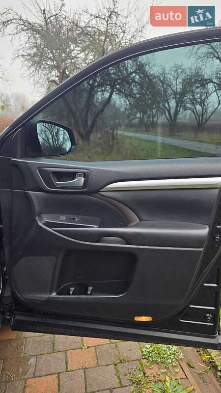 Позашляховик / Кросовер Toyota Highlander 2018 в Києві