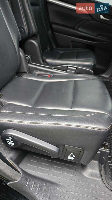 Позашляховик / Кросовер Toyota Highlander 2018 в Києві