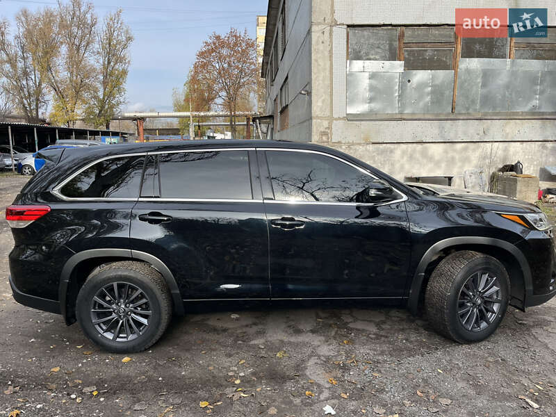 Внедорожник / Кроссовер Toyota Highlander 2017 в Днепре фото 7 Внедорожник / Кроссовер Toyota Highlander 2017 в Днепре