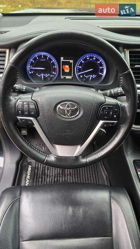 Позашляховик / Кросовер Toyota Highlander 2018 в Києві