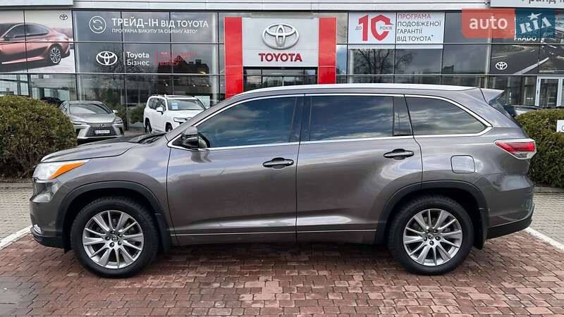 Внедорожник / Кроссовер Toyota Highlander 2016 в Хмельницком