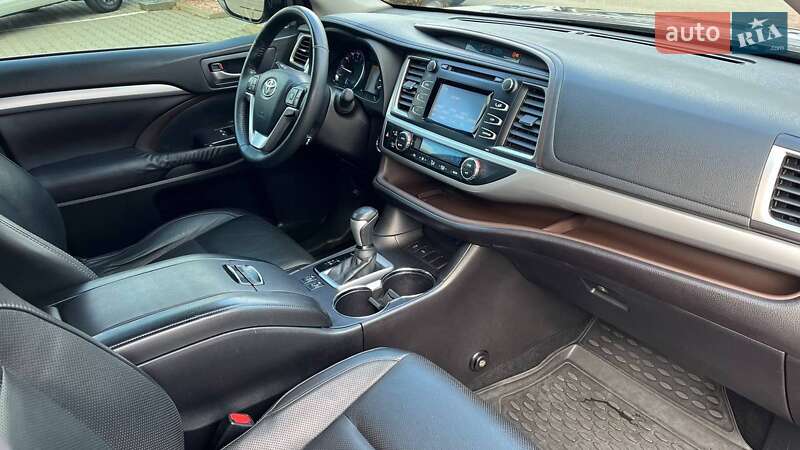 Внедорожник / Кроссовер Toyota Highlander 2016 в Хмельницком
