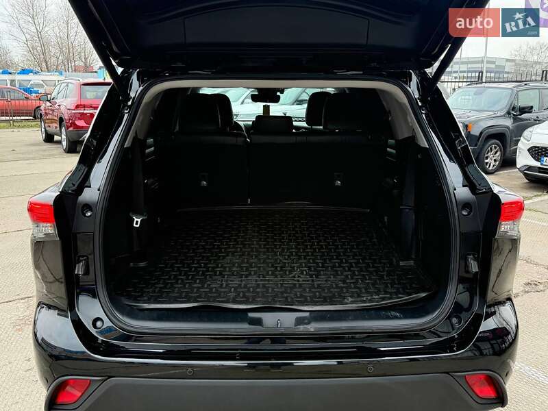 Внедорожник / Кроссовер Toyota Highlander 2023 в Киеве