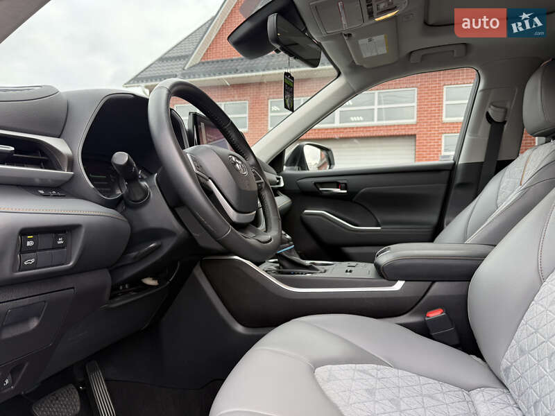 Внедорожник / Кроссовер Toyota Highlander 2022 в Киеве