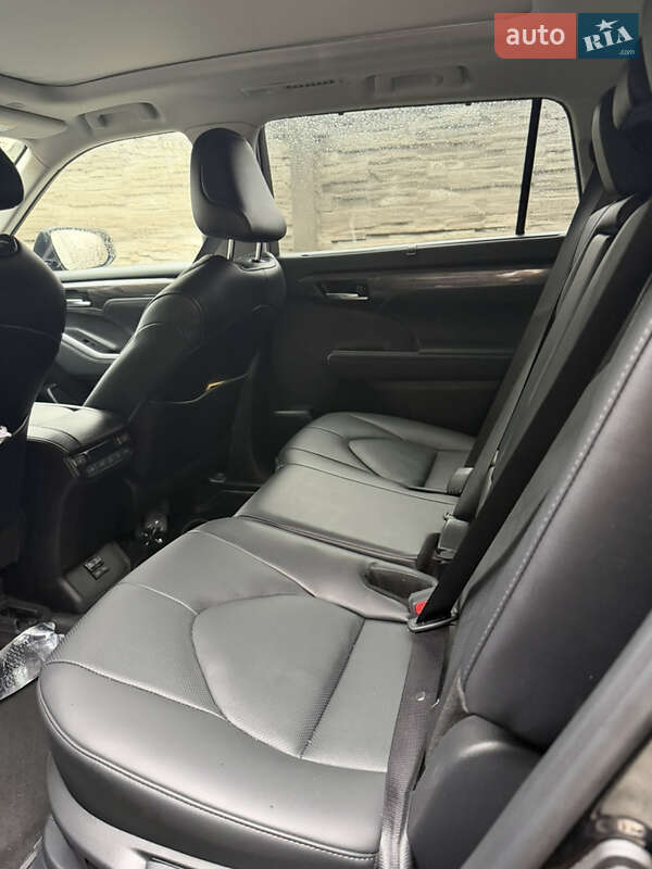Внедорожник / Кроссовер Toyota Highlander 2024 в Запорожье