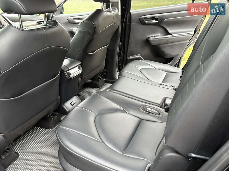 Внедорожник / Кроссовер Toyota Highlander 2020 в Луцке