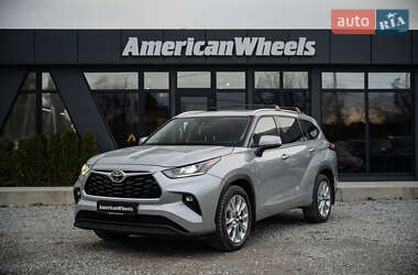 Внедорожник / Кроссовер Toyota Highlander 2021 в Черновцах