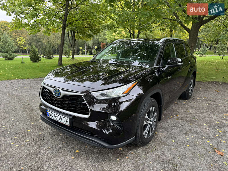 Внедорожник / Кроссовер Toyota Highlander 2021 в Хмельницком