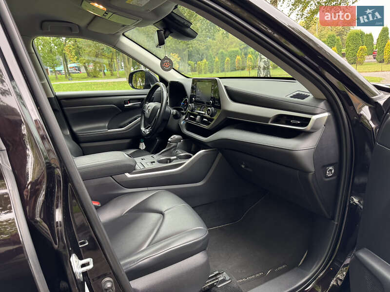 Внедорожник / Кроссовер Toyota Highlander 2021 в Хмельницком