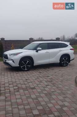 Внедорожник / Кроссовер Toyota Highlander 2021 в Ровно