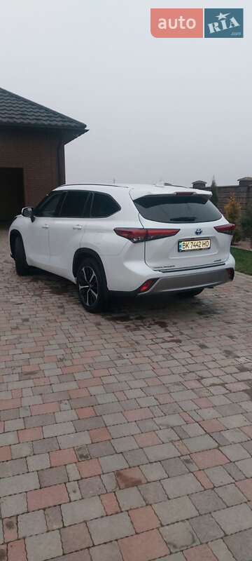 Внедорожник / Кроссовер Toyota Highlander 2021 в Ровно фото 3 Внедорожник / Кроссовер Toyota Highlander 2021 в Ровно