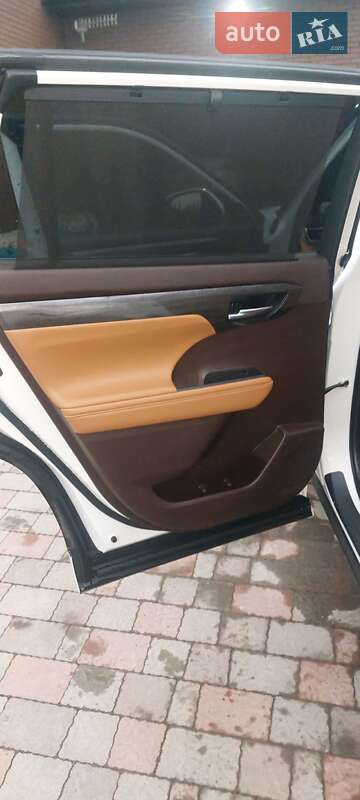 Внедорожник / Кроссовер Toyota Highlander 2021 в Ровно фото 12 Внедорожник / Кроссовер Toyota Highlander 2021 в Ровно