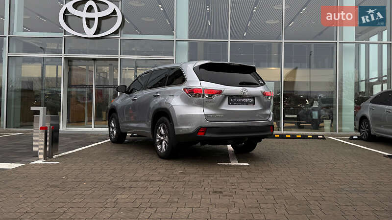Внедорожник / Кроссовер Toyota Highlander 2014 в Ровно