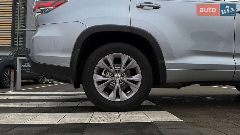 Внедорожник / Кроссовер Toyota Highlander 2014 в Ровно