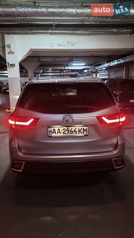 Внедорожник / Кроссовер Toyota Highlander 2017 в Киеве фото 5 Внедорожник / Кроссовер Toyota Highlander 2017 в Киеве