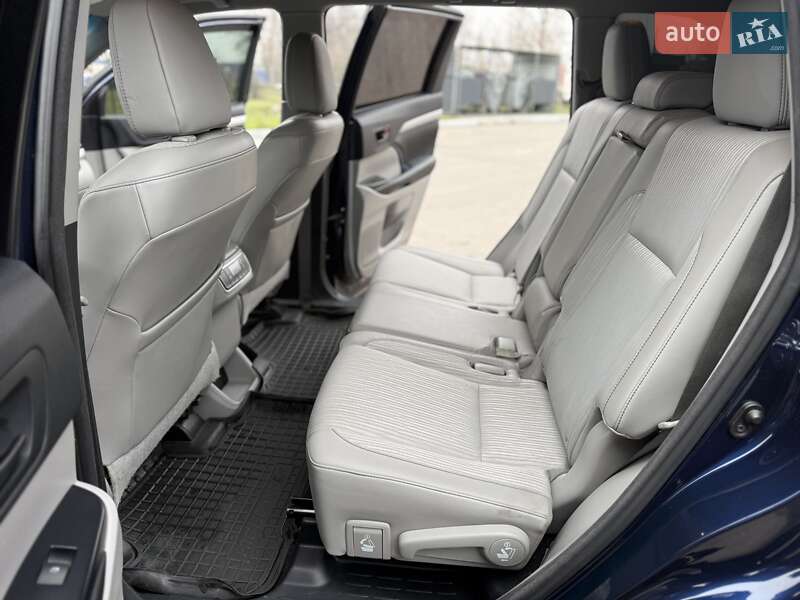 Внедорожник / Кроссовер Toyota Highlander 2015 в Днепре фото 25 Внедорожник / Кроссовер Toyota Highlander 2015 в Днепре