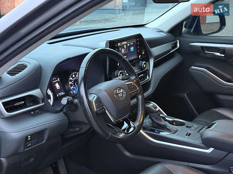 Позашляховик / Кросовер Toyota Highlander 2021 в Львові